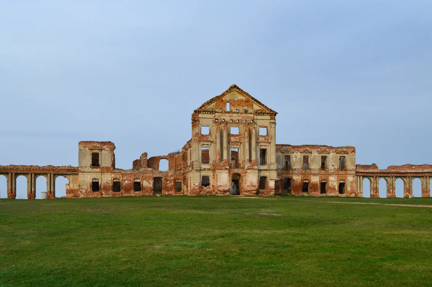 Развалины Дворца Сапегов в Ружанах
