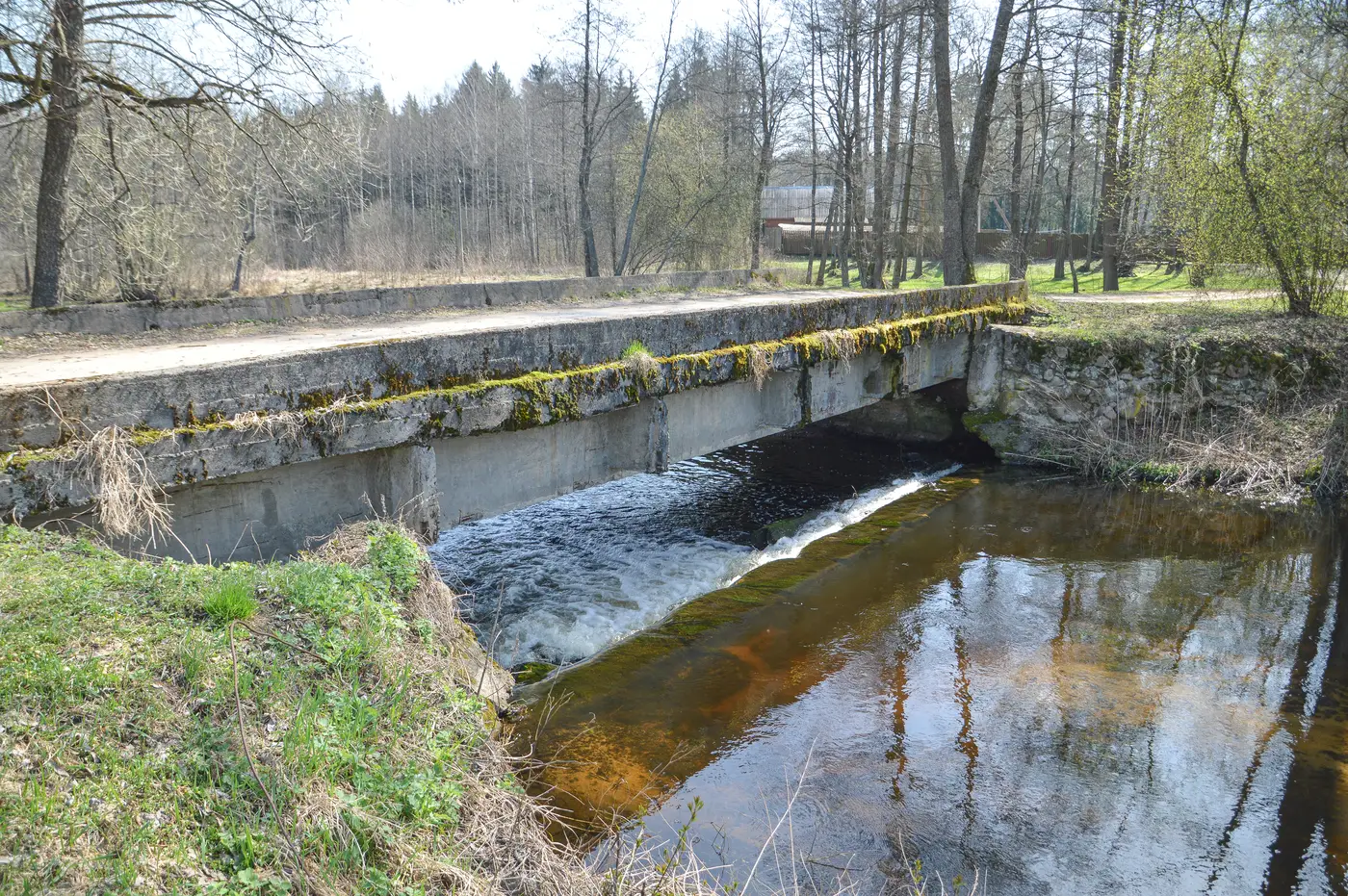 Мост через реку Уша рядом с родником Тумель