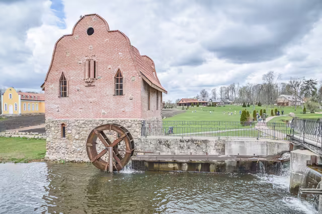 Водяная мельница в парке Сула